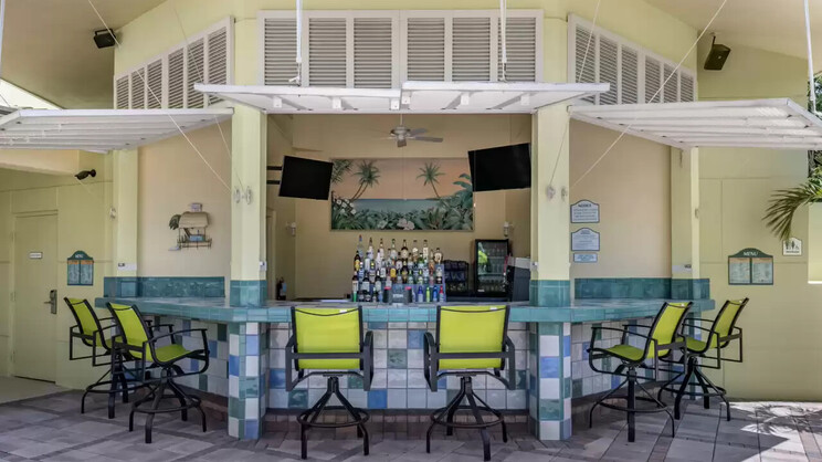 Comfort Suites Maingate East